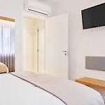 Catarina Serviced By Hostwise (adults Only)