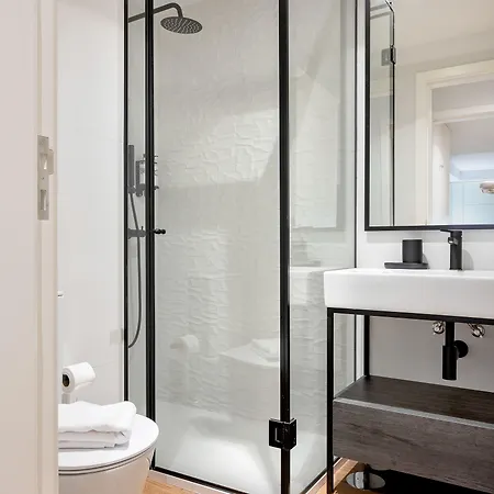 Catarina Serviced By Hostwise (adults Only) Apartman